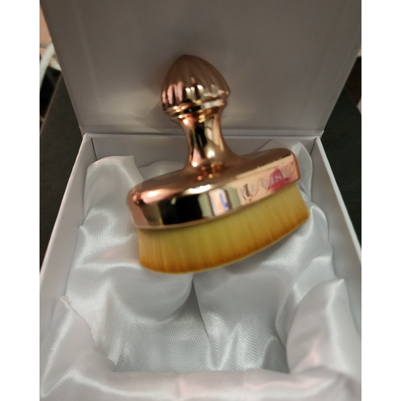 Eloise Mini Tear Drop Brush in Rose Gold - Picture 3 of 7